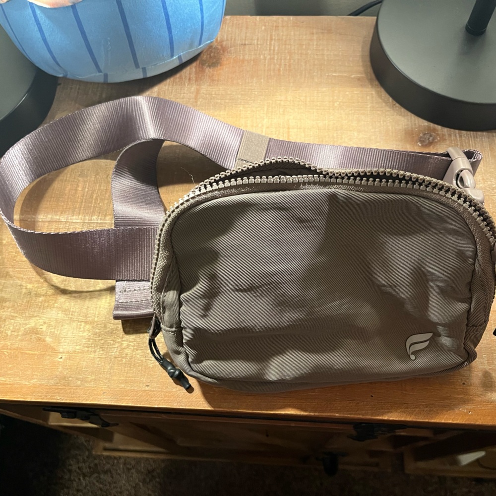 Fabletics Runners Pack/Fanny Pack - Picture 3 of 5